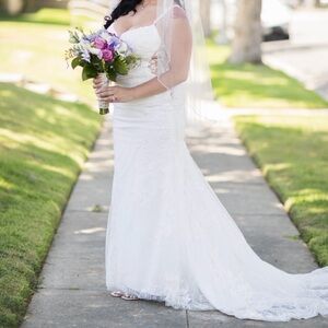 White Sweetheart Sleeveless Wedding Gown size 10-12